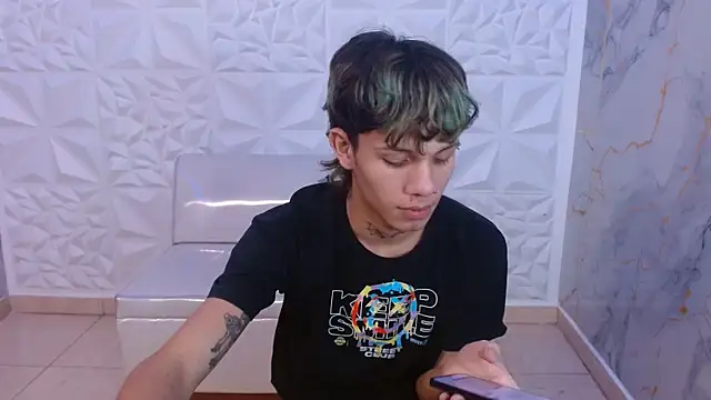 Snapshot of andy_dan18 chatting on March 18, 8:01 pm andy dan18 online show from March 18, 8:01 pm