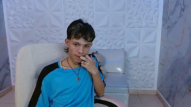 Snapshot of andy_dan18 chatting on April 9, 7:30 pm andy dan18 online show from April 9, 7:30 pm