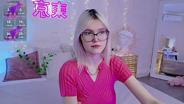 Snapshot of NellieLoyns chatting on November 18, 5:17 pm NellieLoyns online show from November 18, 5:17 pm