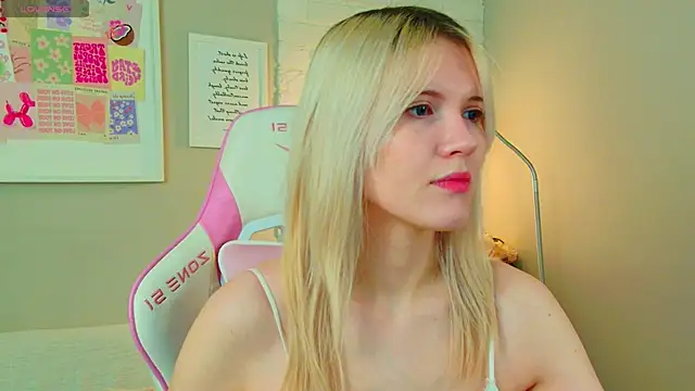 Snapshot of NellieLoyns chatting on December 2, 5:19 pm NellieLoyns online show from December 2, 5:19 pm