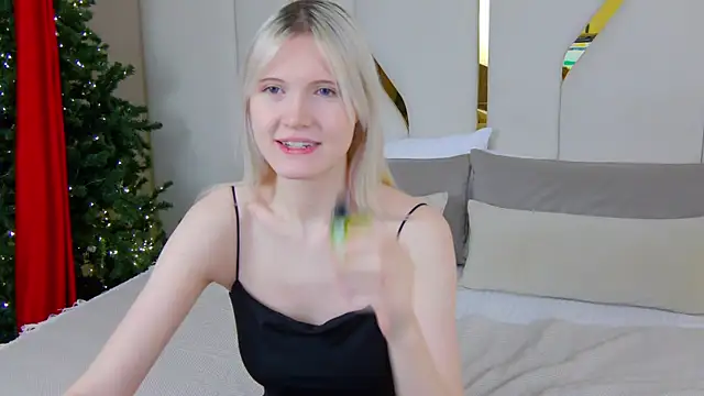 Snapshot of NellieLoyns chatting on December 3, 6:28 pm NellieLoyns online show from December 3, 6:28 pm