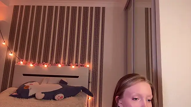 Snapshot of Awwwrora chatting on November 11, 6:41 pm Awwwrora online show from November 11, 6:41 pm