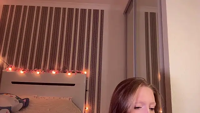 Snapshot of Awwwrora chatting on November 17, 3:51 pm Awwwrora online show from November 17, 3:51 pm