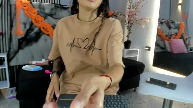 GysellHanson online show from October 31, 11:33 am