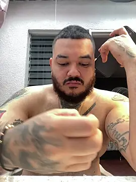 Snapshot of El_Titan1998 chatting on February 26, 12:15 pm El Titan1998 online show from February 26, 12:15 pm