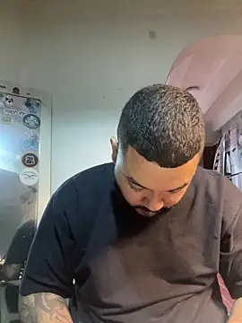 Snapshot of El_Titan1998 chatting on March 17, 10:13 pm El Titan1998 online show from March 17, 10:13 pm