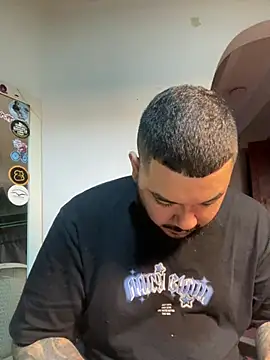 Snapshot of El_Titan1998 chatting on March 25, 11:16 am El Titan1998 online show from March 25, 11:16 am