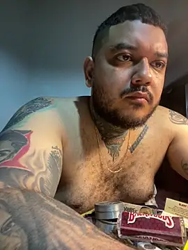 Snapshot of El_Titan1998 chatting on June 6, 12:32 pm El Titan1998 online show from June 6, 12:32 pm