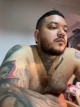 Snapshot of El_Titan1998 chatting on June 14, 1:02 pm El Titan1998 online show from June 14, 1:02 pm