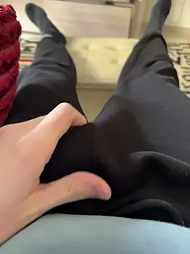 Snapshot of Dvddd chatting on April 2, 12:14 pm Dvddd online show from April 2, 12:14 pm