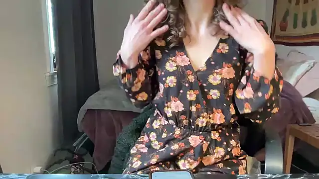 Snapshot of leahsparkles chatting on March 14, 3:14 pm leahsparkles online show from March 14, 3:14 pm