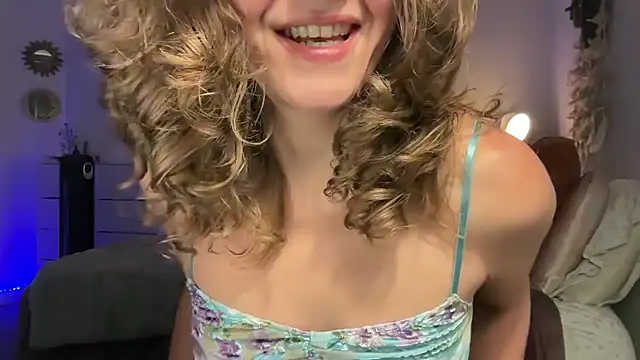 Snapshot of leahsparkles chatting on September 15, 4:45 am leahsparkles online show from September 15, 4:45 am