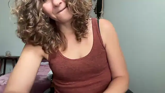 Snapshot of leahsparkles chatting on September 30, 2:00 pm leahsparkles online show from September 30, 2:00 pm