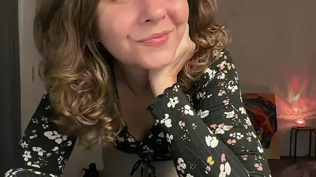 Snapshot of leahsparkles chatting on October 12, 4:55 am leahsparkles online show from October 12, 4:55 am