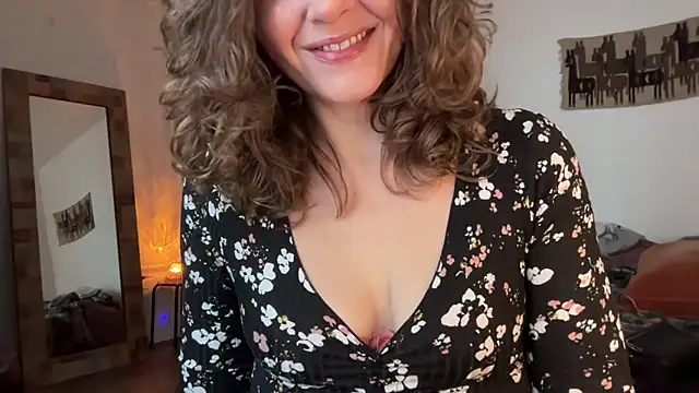 Snapshot of leahsparkles chatting on November 9, 1:31 pm leahsparkles online show from November 9, 1:31 pm