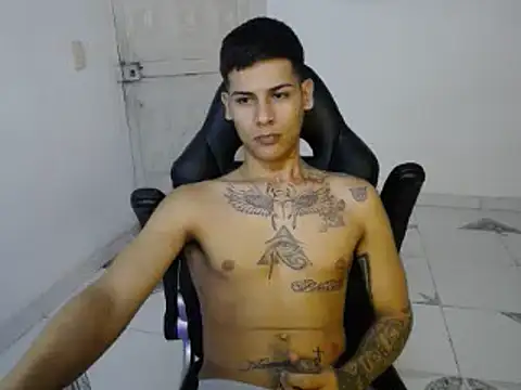 Snapshot of Clyde019 chatting on December 28, 5:23 am Clyde019 online show from December 28, 5:23 am