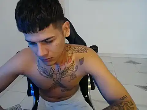 Snapshot of Clyde019 chatting on December 30, 1:25 pm Clyde019 online show from December 30, 1:25 pm