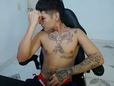 Snapshot of Clyde019 chatting on January 7, 5:53 pm Clyde019 online show from January 7, 5:53 pm