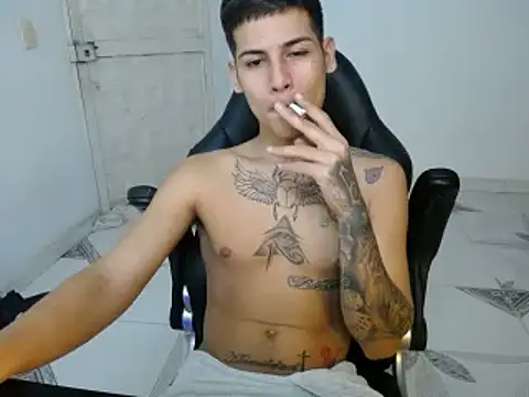 Snapshot of Clyde019 chatting on January 9, 2:33 am Clyde019 online show from January 9, 2:33 am