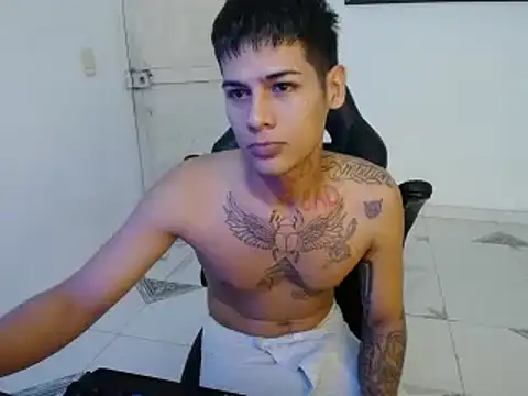 Snapshot of Clyde019 chatting on January 12, 1:48 pm Clyde019 online show from January 12, 1:48 pm