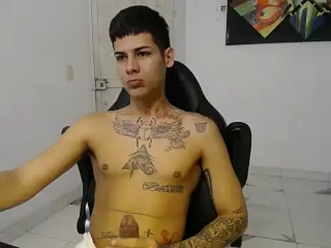 Snapshot of Clyde019 chatting on January 13, 12:45 pm Clyde019 online show from January 13, 12:45 pm