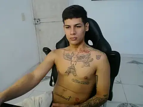 Snapshot of Clyde019 chatting on January 15, 8:16 pm Clyde019 online show from January 15, 8:16 pm