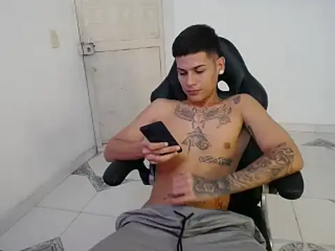 Snapshot of Clyde019 chatting on January 20, 5:16 pm Clyde019 online show from January 20, 5:16 pm