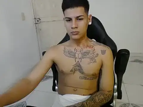 Snapshot of Clyde019 chatting on January 21, 4:10 am Clyde019 online show from January 21, 4:10 am