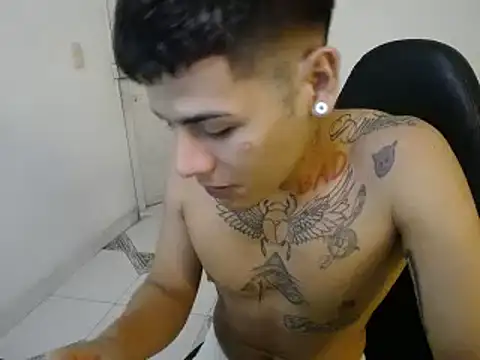 Snapshot of Clyde019 chatting on January 21, 7:15 am Clyde019 online show from January 21, 7:15 am