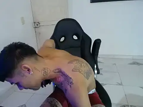 Snapshot of Clyde019 chatting on January 24, 4:17 pm Clyde019 online show from January 24, 4:17 pm