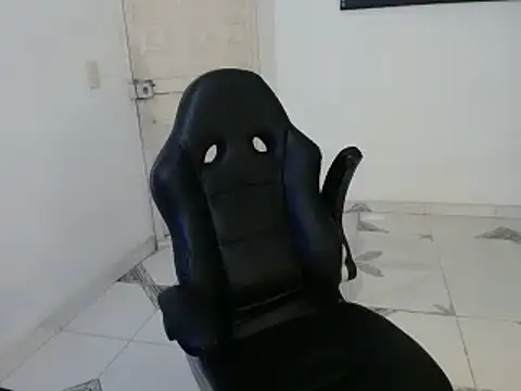 Snapshot of Clyde019 chatting on January 26, 3:47 pm Clyde019 online show from January 26, 3:47 pm