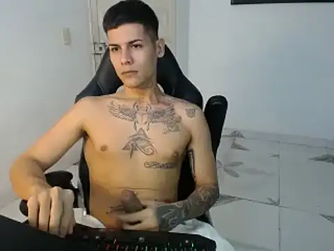 Snapshot of Clyde019 chatting on February 11, 9:25 pm Clyde019 online show from February 11, 9:25 pm