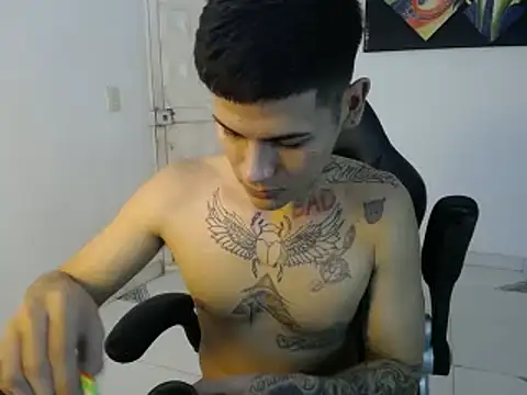 Snapshot of Clyde019 chatting on February 13, 5:54 pm Clyde019 online show from February 13, 5:54 pm