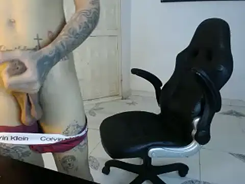 Snapshot of Clyde019 chatting on February 13, 8:55 pm Clyde019 online show from February 13, 8:55 pm