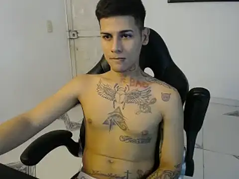 Snapshot of Clyde019 chatting on February 14, 8:48 pm Clyde019 online show from February 14, 8:48 pm