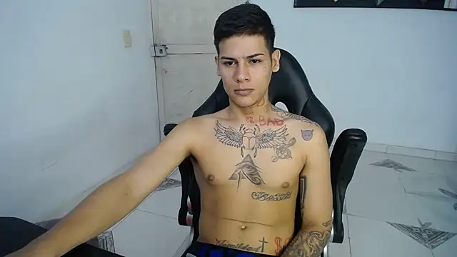 Snapshot of Clyde019 chatting on February 21, 2:59 pm Clyde019 online show from February 21, 2:59 pm