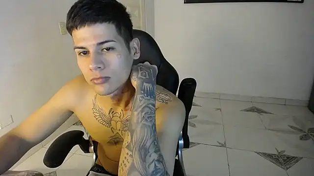 Snapshot of Clyde019 chatting on February 22, 1:55 am Clyde019 online show from February 22, 1:55 am