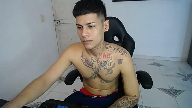 Snapshot of Clyde019 chatting on February 26, 4:45 pm Clyde019 online show from February 26, 4:45 pm