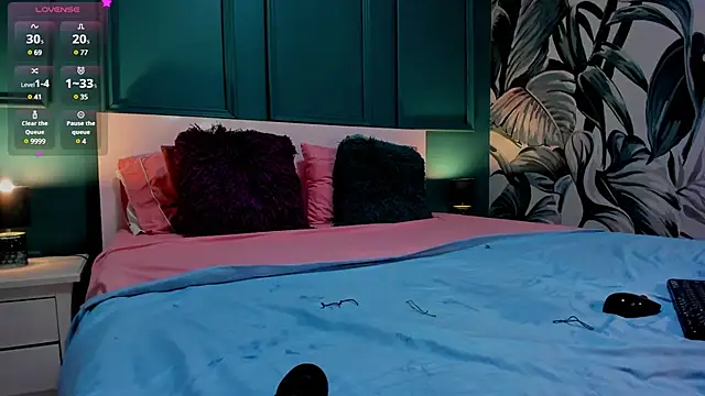 LucyLovelyy online show from January 29, 6:43 am