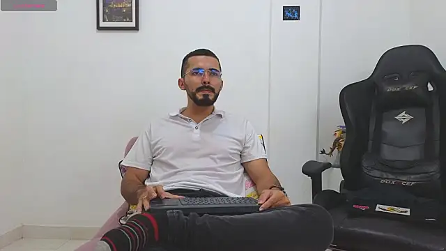 Massimoo 07 online show from February 1, 8:40 pm