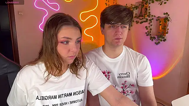 RobertAndLinela online show from October 10, 2:21 am