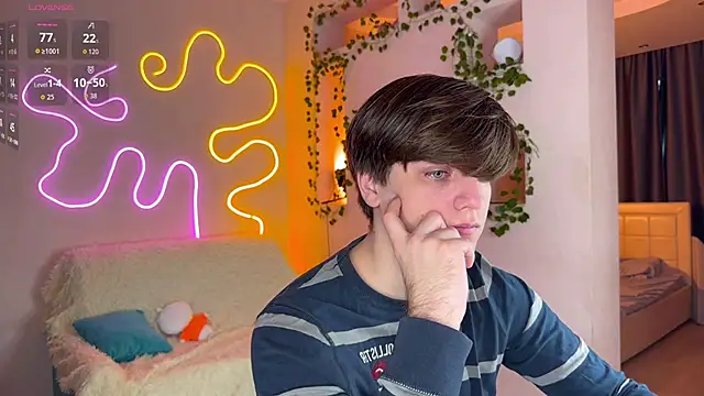 RobertAndLinela online show from October 25, 12:34 pm