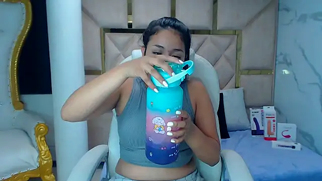 IsabellRodriguez18 online show from March 7, 7:19 am