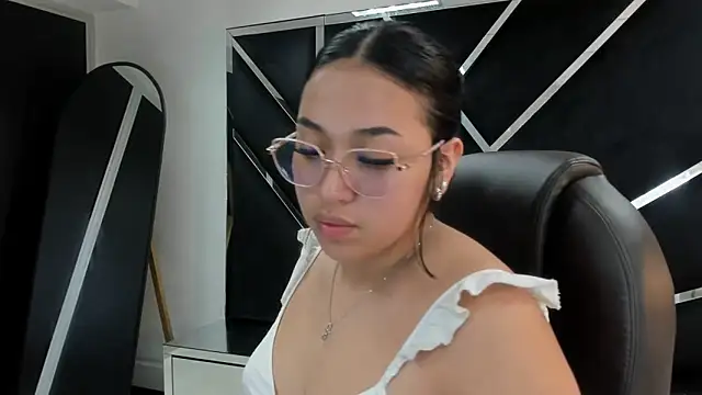 IsabellRodriguez18 online show from November 18, 3:56 am