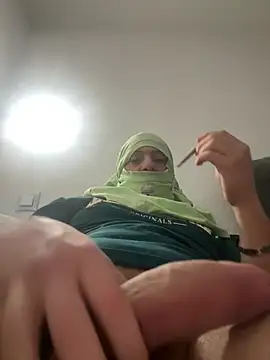 Snapshot of enviedetoinow chatting on December 27, 1:32 am enviedetoinow online show from December 27, 1:32 am