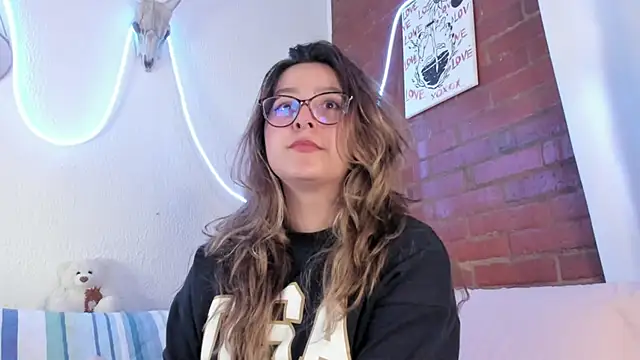 Hazelbrownn2000 online show from March 12, 4:35 pm