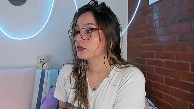 Hazelbrownn2000 online show from March 17, 5:27 pm