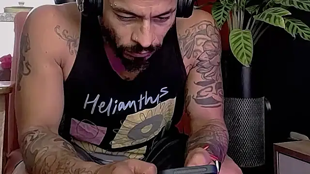 Snapshot of callme_douglas chatting on February 19, 4:03 pm callme douglas online show from February 19, 4:03 pm