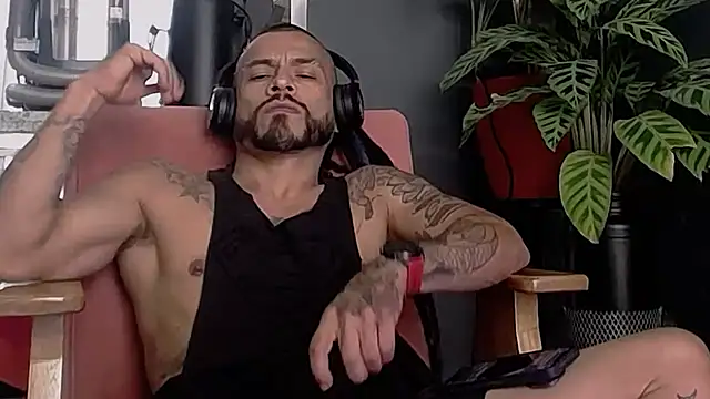 Snapshot of callme_douglas chatting on February 23, 4:26 pm callme douglas online show from February 23, 4:26 pm