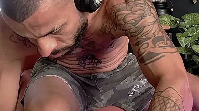 Snapshot of callme_douglas chatting on March 23, 2:32 pm callme douglas online show from March 23, 2:32 pm